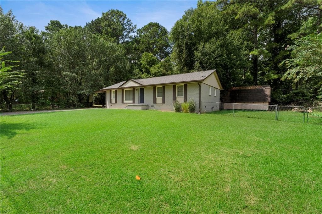 3 bedroom, 2 bathroom, 1,275 sq ft single family residence for sale at 8839 Channing Drive, Jonesboro, GA 30238 — photo 3