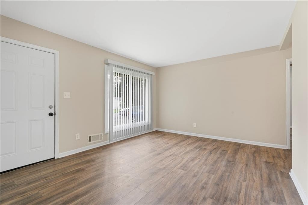3 bedroom, 2 bathroom, 1,275 sq ft single family residence for sale at 8839 Channing Drive, Jonesboro, GA 30238 — photo 6