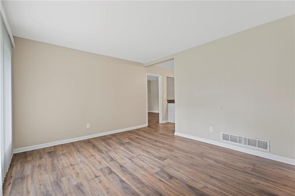 3 bedroom, 2 bathroom, 1,275 sq ft single family residence for sale at 8839 Channing Drive, Jonesboro, GA 30238 — photo 7