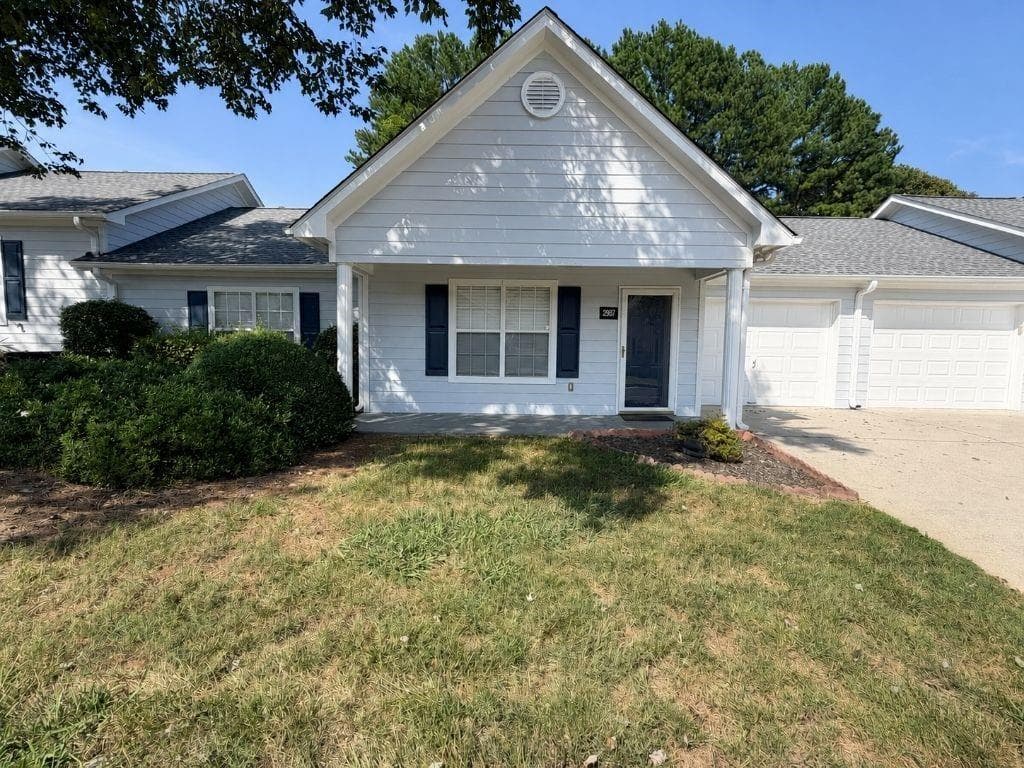 2 bedroom, 2 bathroom, 1,008 sq ft condominium for sale at 2987 Bentley Park Circle, Gainesville, GA 30504