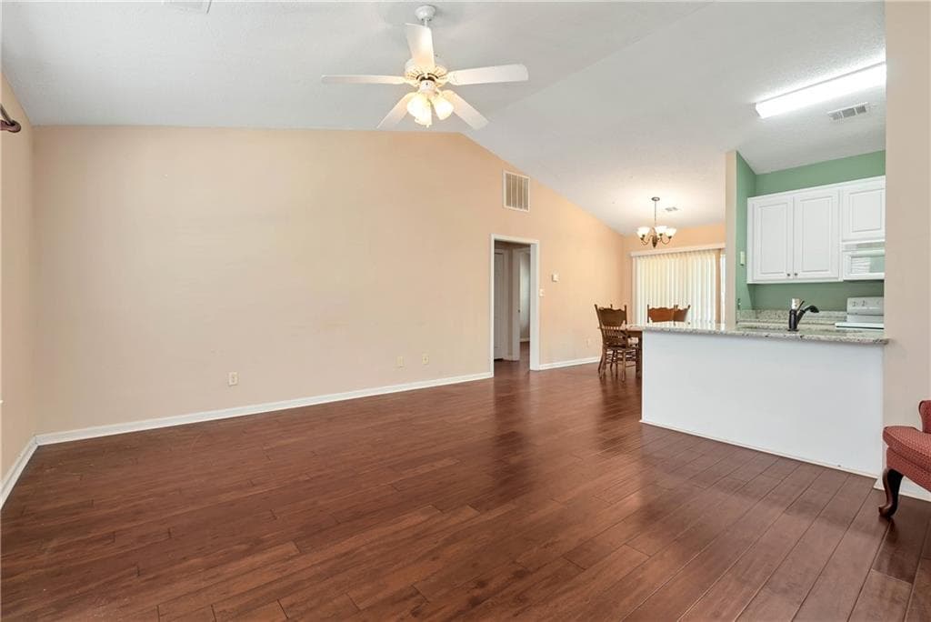 2 bedroom, 2 bathroom, 1,008 sq ft condominium for sale at 2987 Bentley Park Circle, Gainesville, GA 30504 — photo 3
