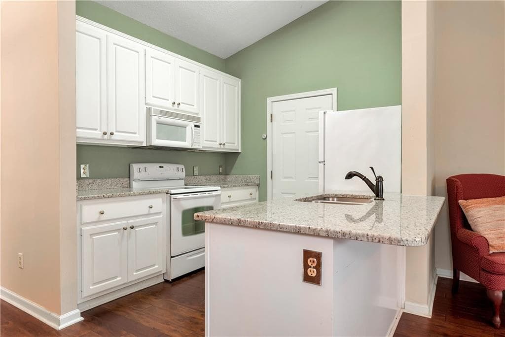 2 bedroom, 2 bathroom, 1,008 sq ft condominium for sale at 2987 Bentley Park Circle, Gainesville, GA 30504 — photo 5