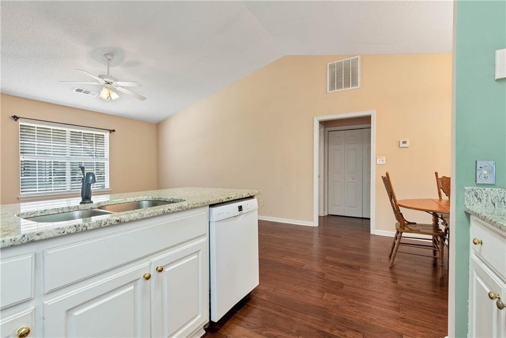 2 bedroom, 2 bathroom, 1,008 sq ft condominium for sale at 2987 Bentley Park Circle, Gainesville, GA 30504 — photo 7