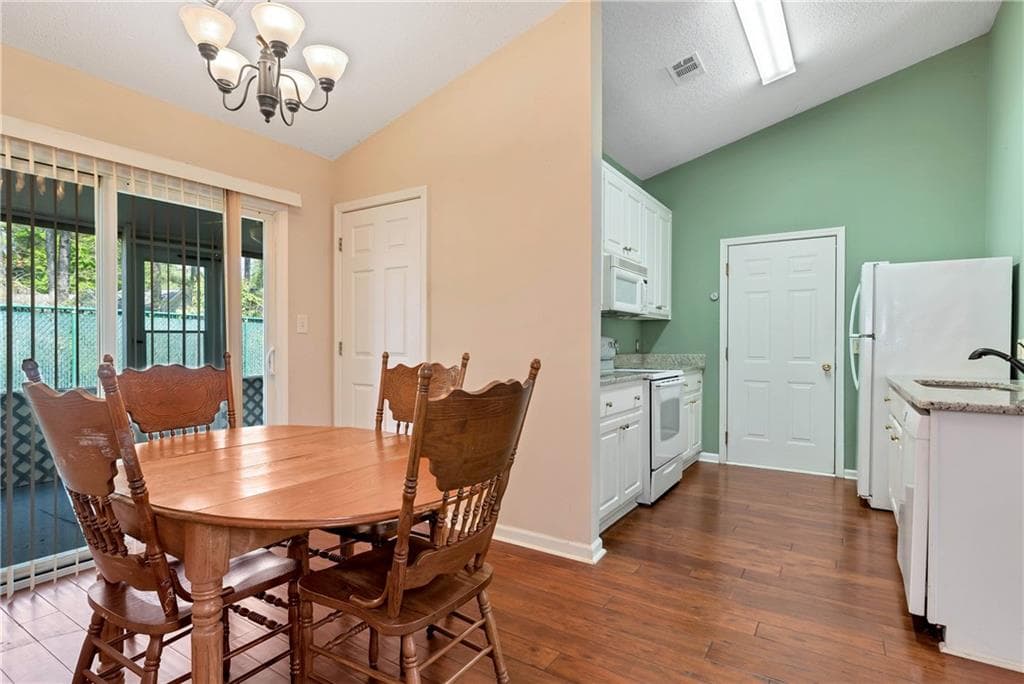 2 bedroom, 2 bathroom, 1,008 sq ft condominium for sale at 2987 Bentley Park Circle, Gainesville, GA 30504 — photo 9
