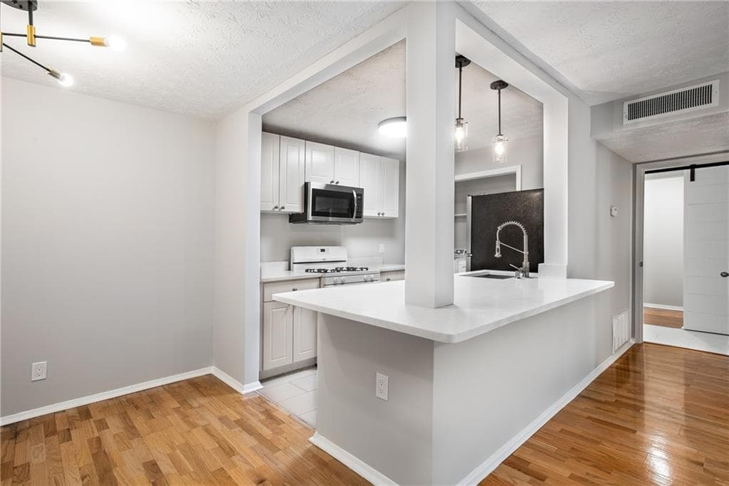 1 bedroom, 1 bathroom, 859 sq ft condominium for rent at 515 Summit North Drive, Atlanta, GA 30324 for $1,600 a month — photo 2