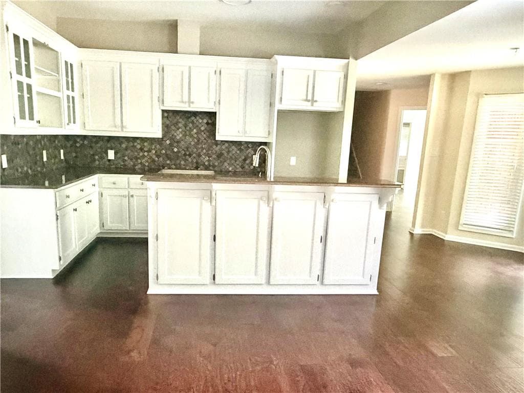 4 bedroom, 3 bathroom, 2,240 sq ft single family residence under contract at 2660 Sandy Creek Circle, Loganville, GA 30052 — photo 4