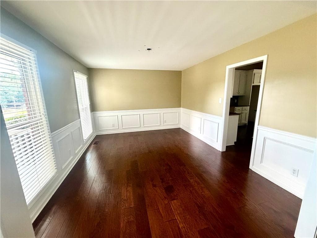 4 bedroom, 3 bathroom, 2,240 sq ft single family residence under contract at 2660 Sandy Creek Circle, Loganville, GA 30052 — photo 7