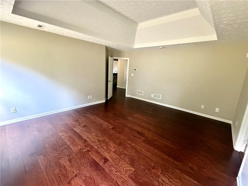 4 bedroom, 3 bathroom, 2,240 sq ft single family residence under contract at 2660 Sandy Creek Circle, Loganville, GA 30052 — photo 9