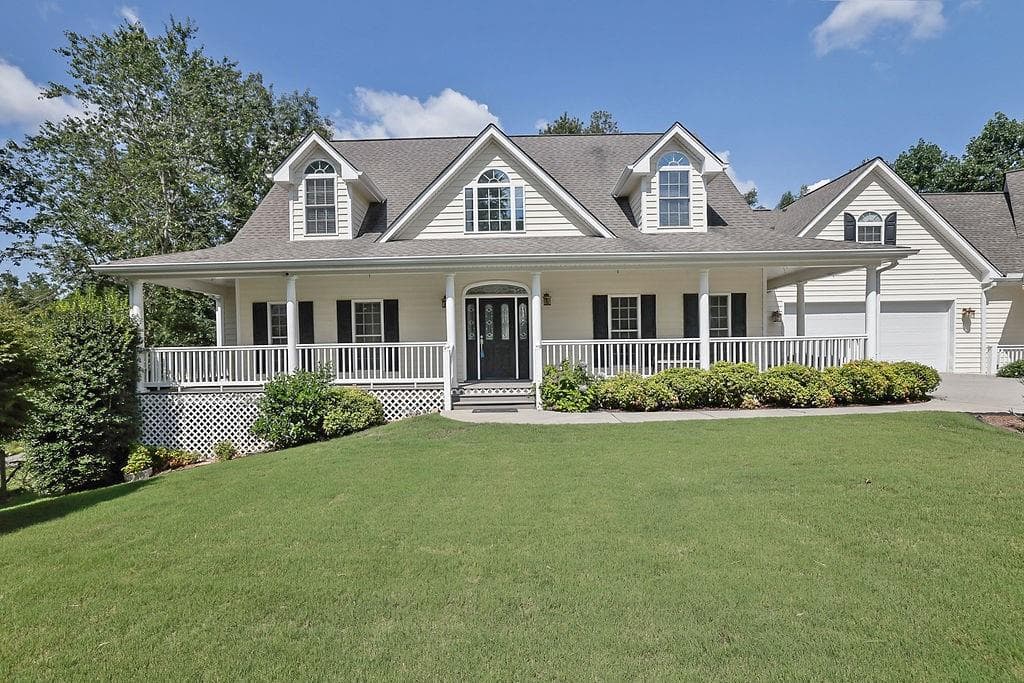 7 bedroom, 7 bathroom, 6,463 sq ft single family residence for sale at 3440 Maynard Circle, Gainesville, GA 30506 — photo 4