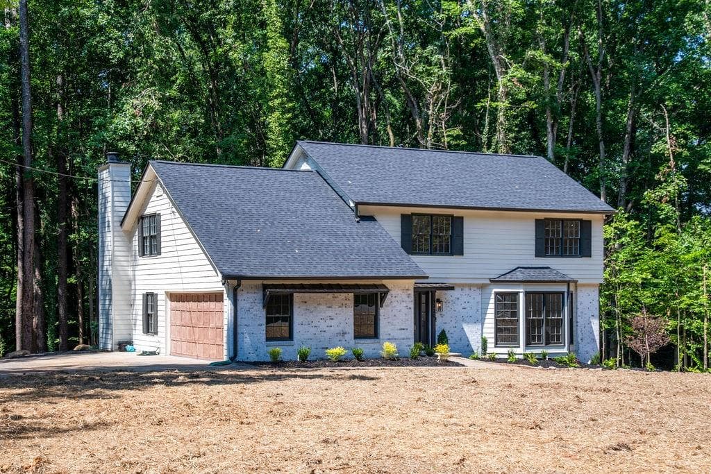 5 bedroom, 4 bathroom, 3,646 sq ft single family residence under contract at 1720 Ridgefield Drive, Roswell, GA 30075 — photo 2