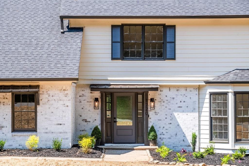 5 bedroom, 4 bathroom, 3,646 sq ft single family residence under contract at 1720 Ridgefield Drive, Roswell, GA 30075 — photo 3