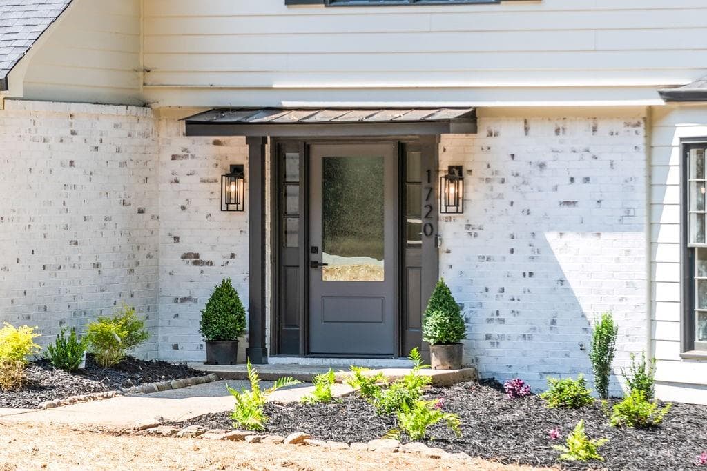 5 bedroom, 4 bathroom, 3,646 sq ft single family residence under contract at 1720 Ridgefield Drive, Roswell, GA 30075 — photo 4