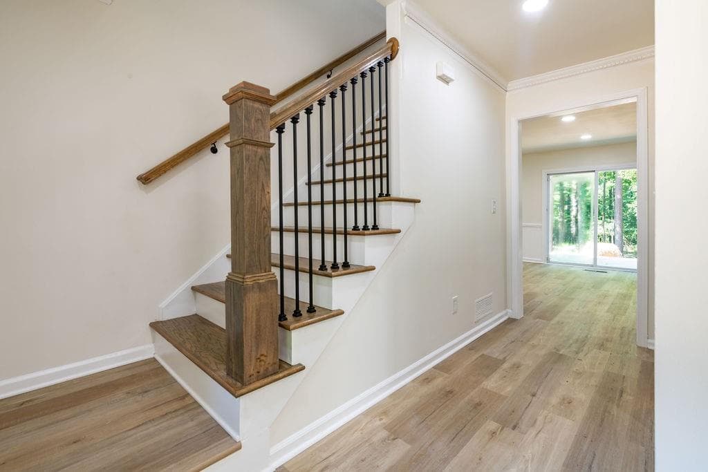 5 bedroom, 4 bathroom, 3,646 sq ft single family residence under contract at 1720 Ridgefield Drive, Roswell, GA 30075 — photo 5