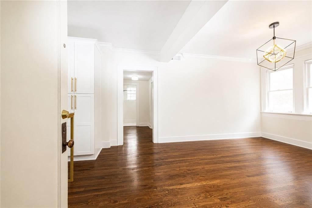 2 bedroom, 2 bathroom, 960 sq ft condominium for sale at 423 Clairemont Avenue 19, Decatur, GA 30030 — photo 3