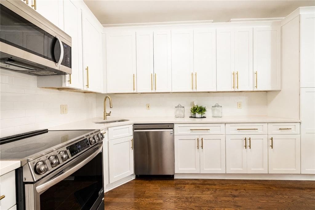 2 bedroom, 2 bathroom, 960 sq ft condominium for sale at 423 Clairemont Avenue 19, Decatur, GA 30030 — photo 7