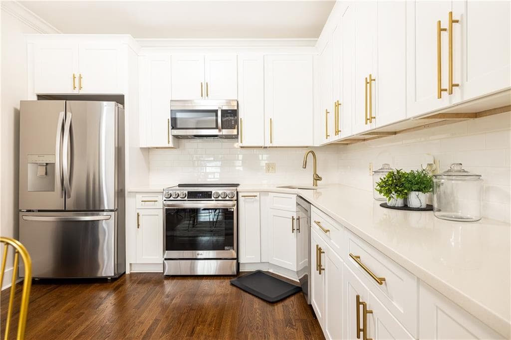 2 bedroom, 2 bathroom, 960 sq ft condominium for sale at 423 Clairemont Avenue 19, Decatur, GA 30030 — photo 9