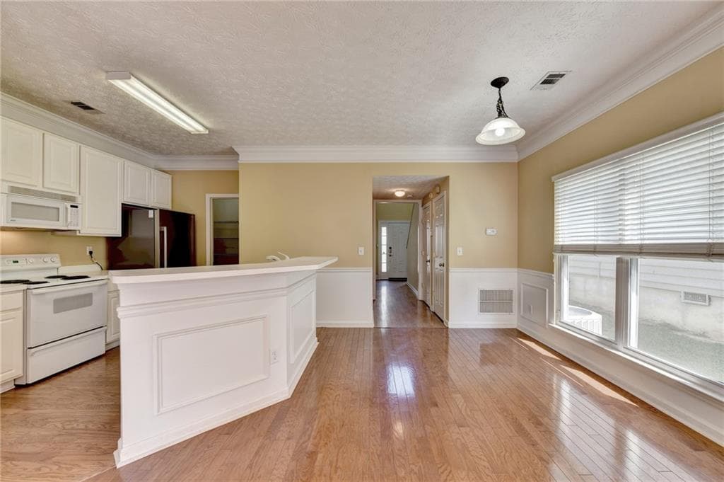 3 bedroom, 3 bathroom, 1,652 sq ft single family residence for sale at 2303 Oak Glenn Circle, Duluth, GA 30096 — photo 10