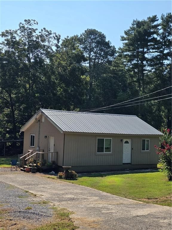 1 bedroom, 1 bathroom, 900 sq ft single family residence for sale at 169 Reeceburg Road, Silver Creek, GA 30173 — photo 1 of 15