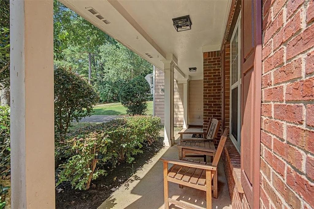 4 bedroom, 3 bathroom, 2,215 sq ft single family residence for rent at 1590 Waterway Place, Marietta, GA 30008 for $2,400 a month — photo 4