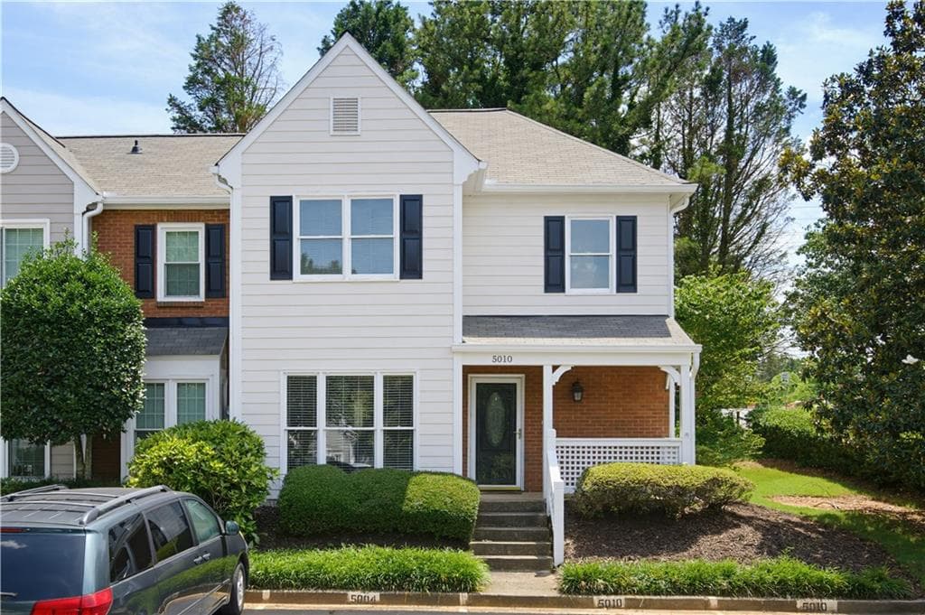 2 bedroom, 2 bathroom, 1,444 sq ft townhouse for sale at 5010 Avalon Drive, Alpharetta, GA 30005