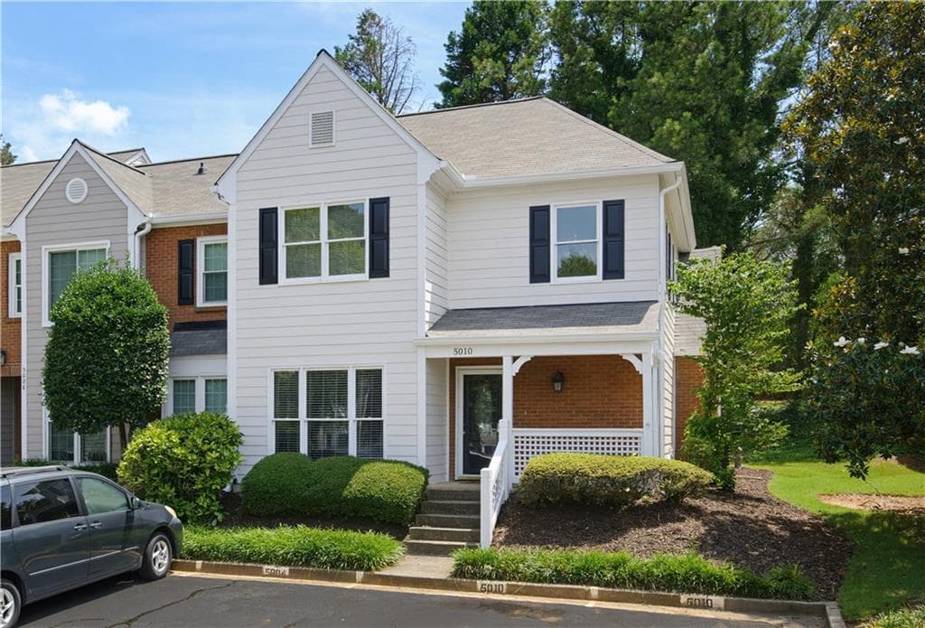 2 bedroom, 2 bathroom, 1,444 sq ft townhouse for sale at 5010 Avalon Drive, Alpharetta, GA 30005 — photo 2