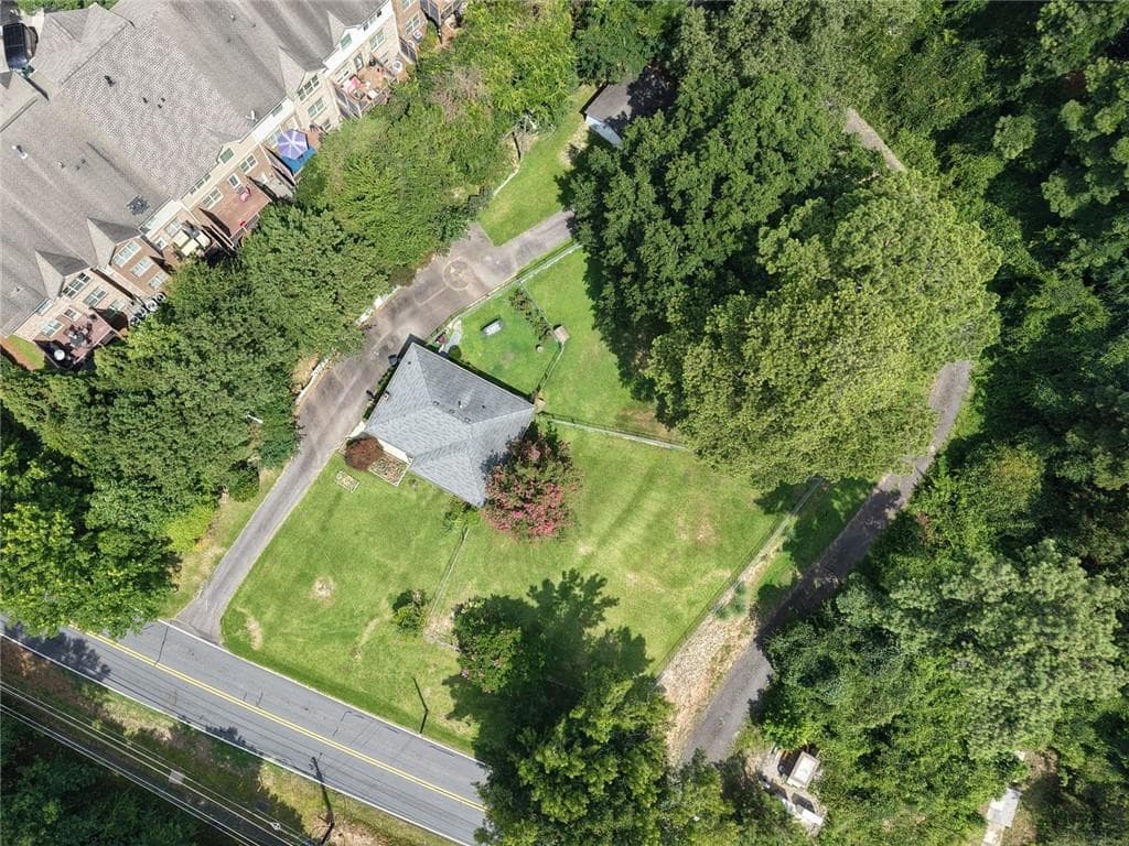 2 bedroom, 1 bathroom, 960 sq ft single family residence for sale at 2421 Maner Road, Atlanta, GA 30339 — photo 2