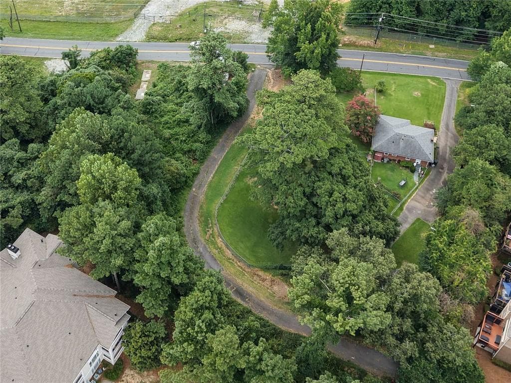 2 bedroom, 1 bathroom, 960 sq ft single family residence for sale at 2421 Maner Road, Atlanta, GA 30339 — photo 3