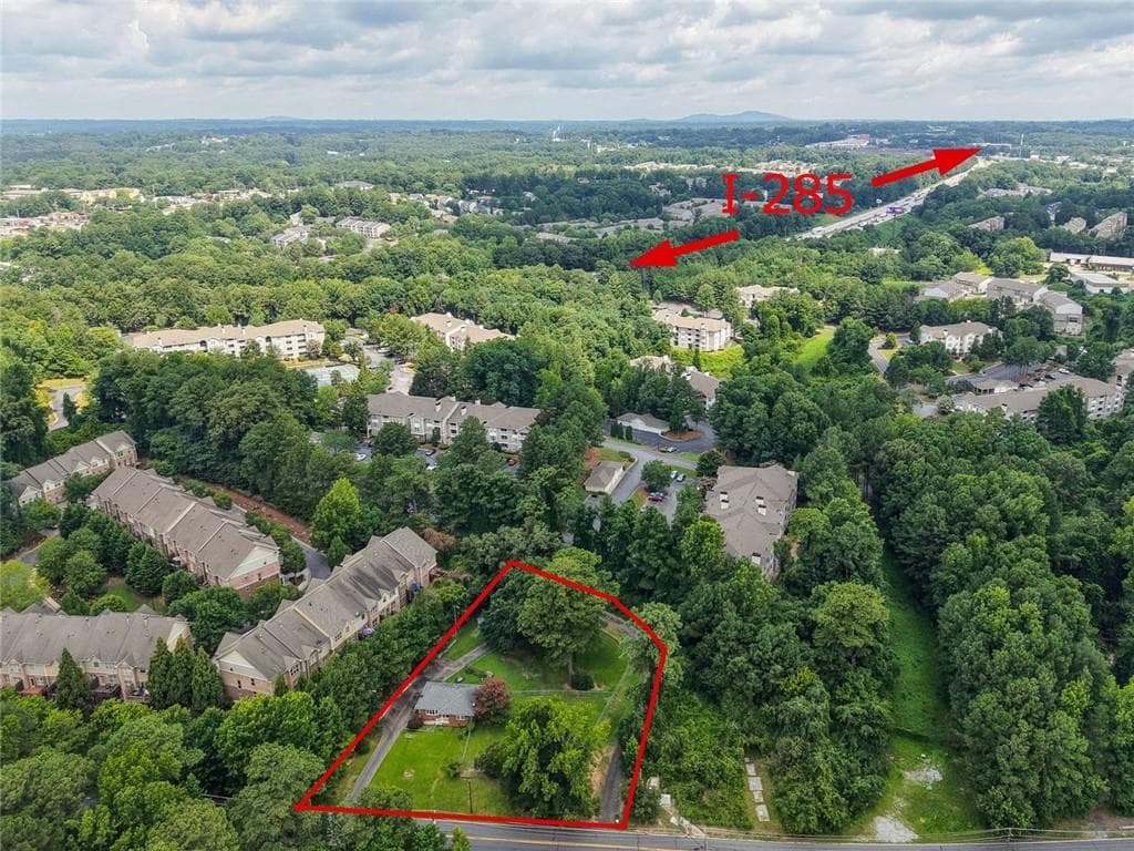 2 bedroom, 1 bathroom, 960 sq ft single family residence for sale at 2421 Maner Road, Atlanta, GA 30339 — photo 4