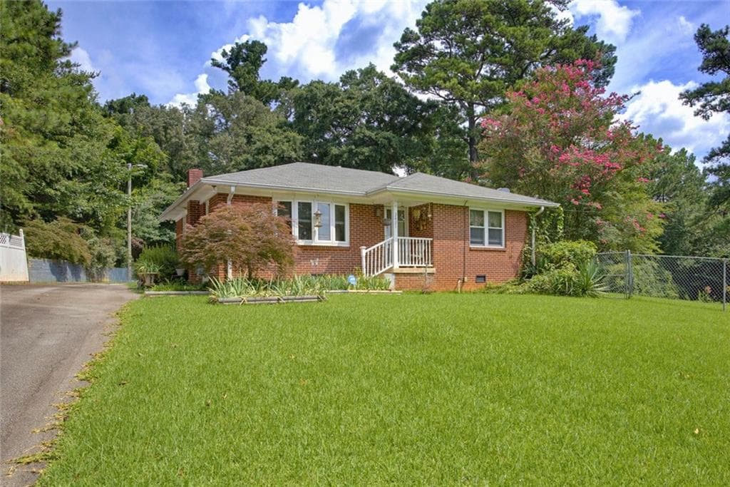 2 bedroom, 1 bathroom, 960 sq ft single family residence for sale at 2421 Maner Road, Atlanta, GA 30339 — photo 6