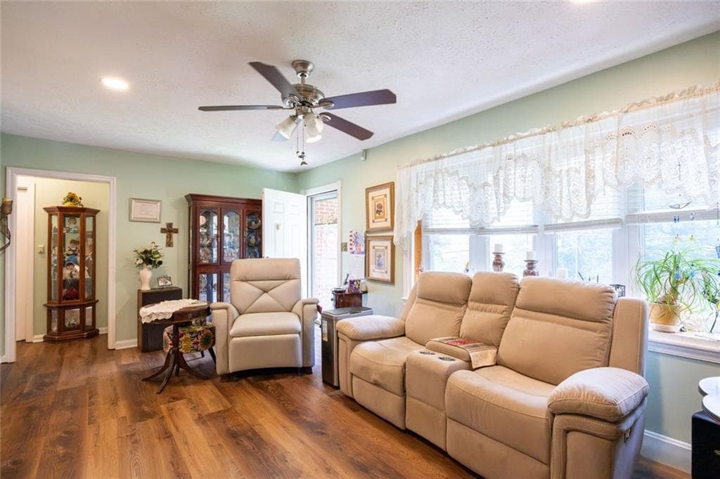 2 bedroom, 1 bathroom, 960 sq ft single family residence for sale at 2421 Maner Road, Atlanta, GA 30339 — photo 8