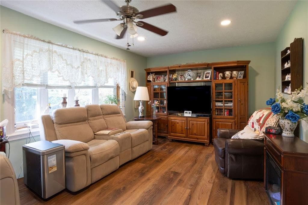 2 bedroom, 1 bathroom, 960 sq ft single family residence for sale at 2421 Maner Road, Atlanta, GA 30339 — photo 9