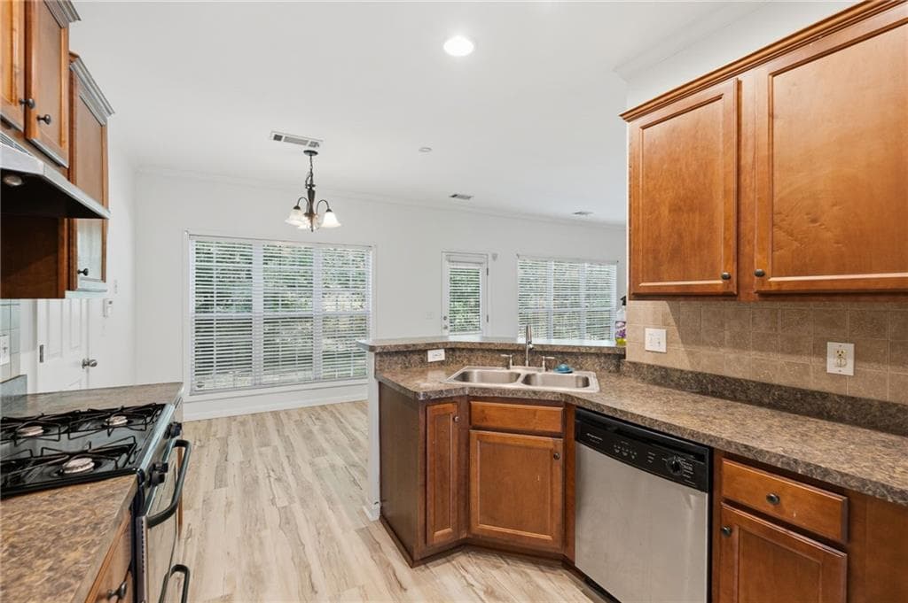 4 bedroom, 3 bathroom, 2,440 sq ft single family residence for sale at 3771 Branch Drive, Atlanta, GA 30331 — photo 7