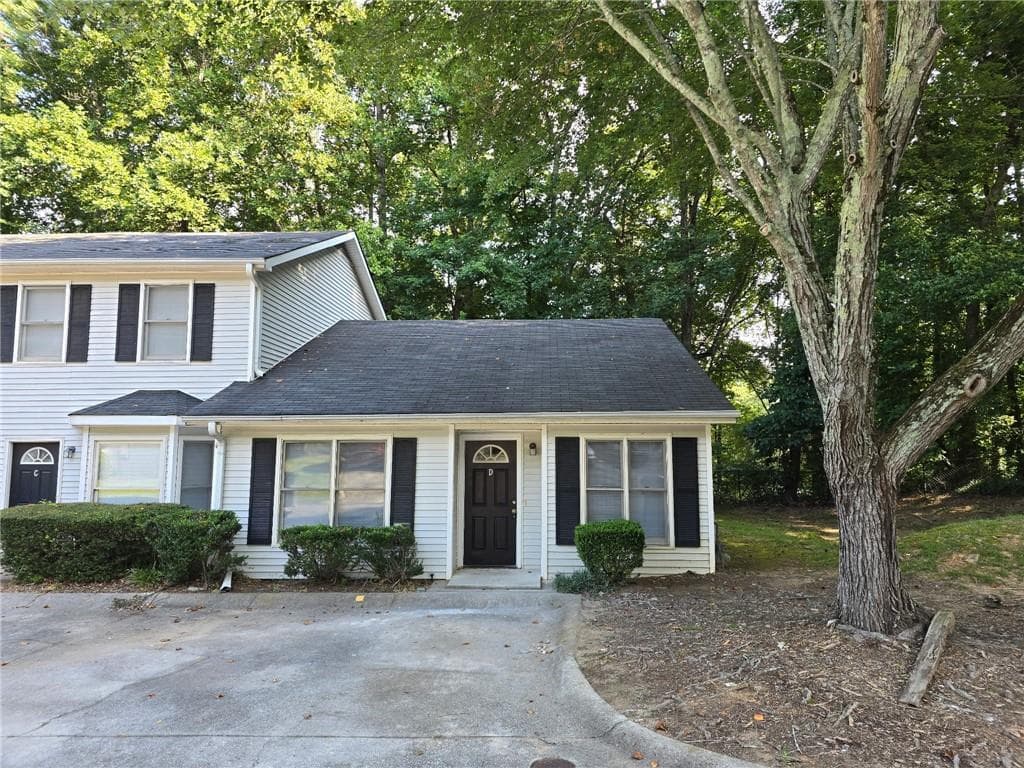 2 bedroom, 2 bathroom, 4,236 sq ft condominium for rent at 1225 Oakplace Drive D, Marietta, GA 30008 for $1,300 a month — photo 1 of 13