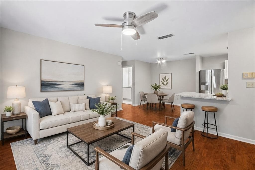 1 bedroom, 1 bathroom, 711 sq ft condominium for sale at 305 Granville Court, Atlanta, GA 30328 — photo 3