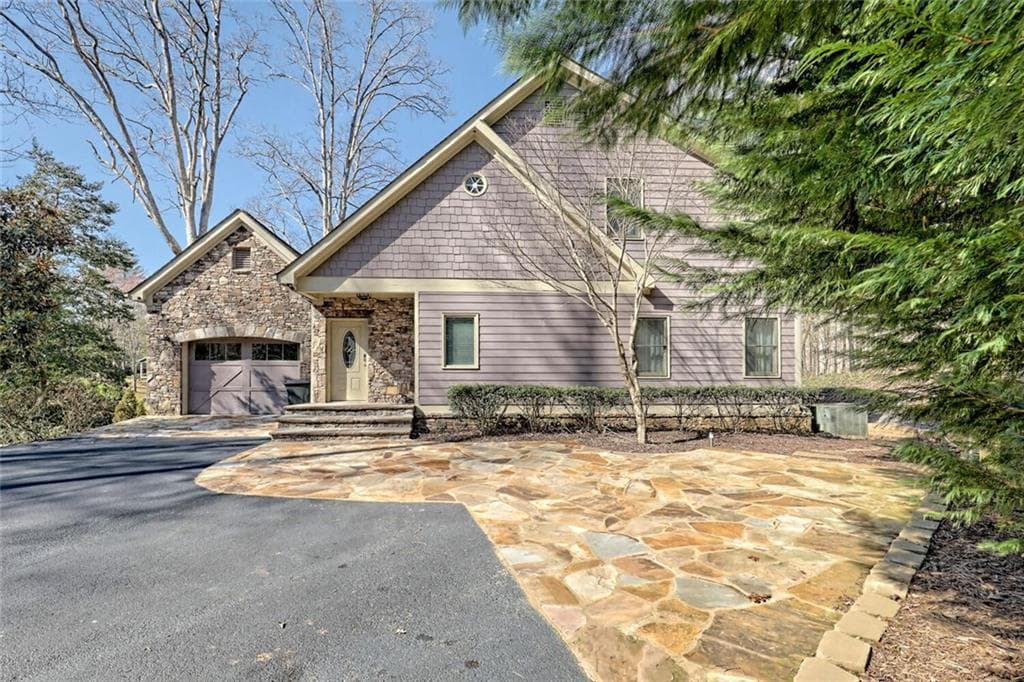 3 bedroom, 4 bathroom, 4,709 sq ft single family residence for rent at 1189 Sunnyside Road, Hiawassee, GA 30546 for $5,000 a month — photo 2