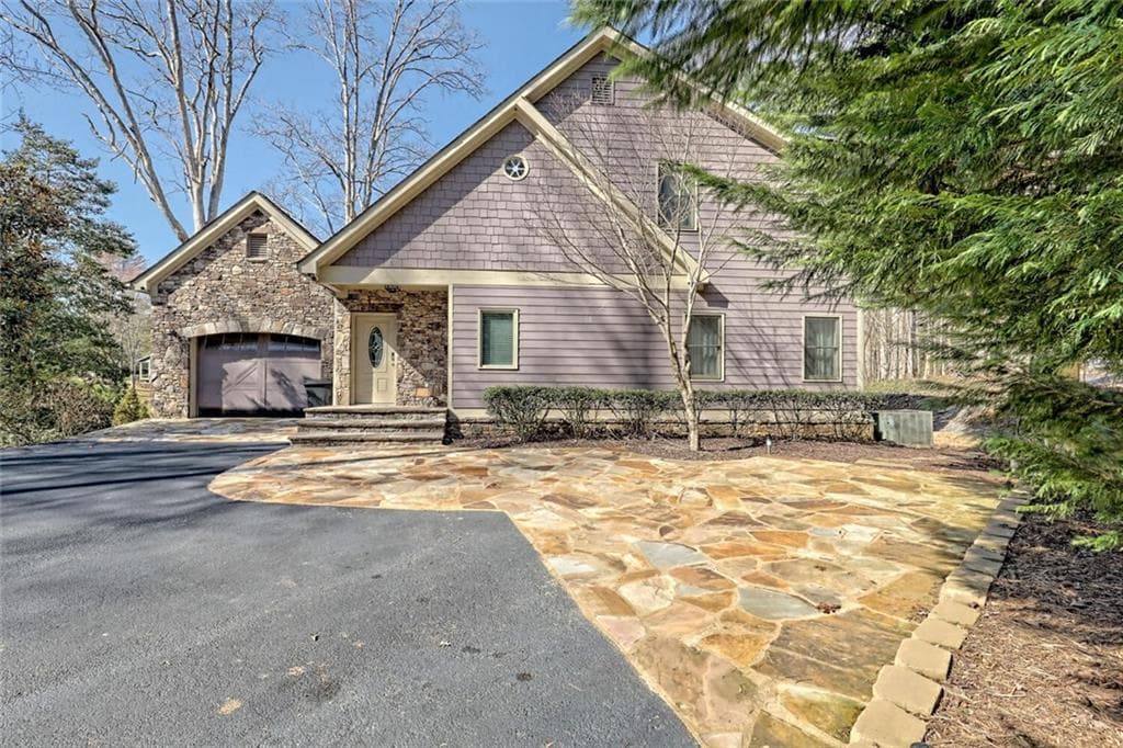 3 bedroom, 4 bathroom, 4,709 sq ft single family residence for rent at 1189 Sunnyside Road, Hiawassee, GA 30546 for $5,000 a month — photo 3