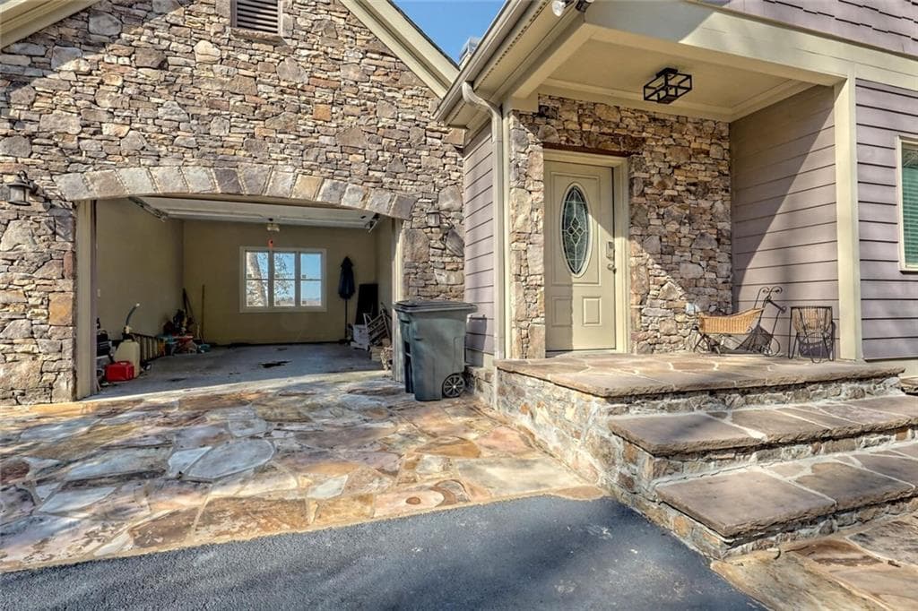 3 bedroom, 4 bathroom, 4,709 sq ft single family residence for rent at 1189 Sunnyside Road, Hiawassee, GA 30546 for $5,000 a month — photo 4