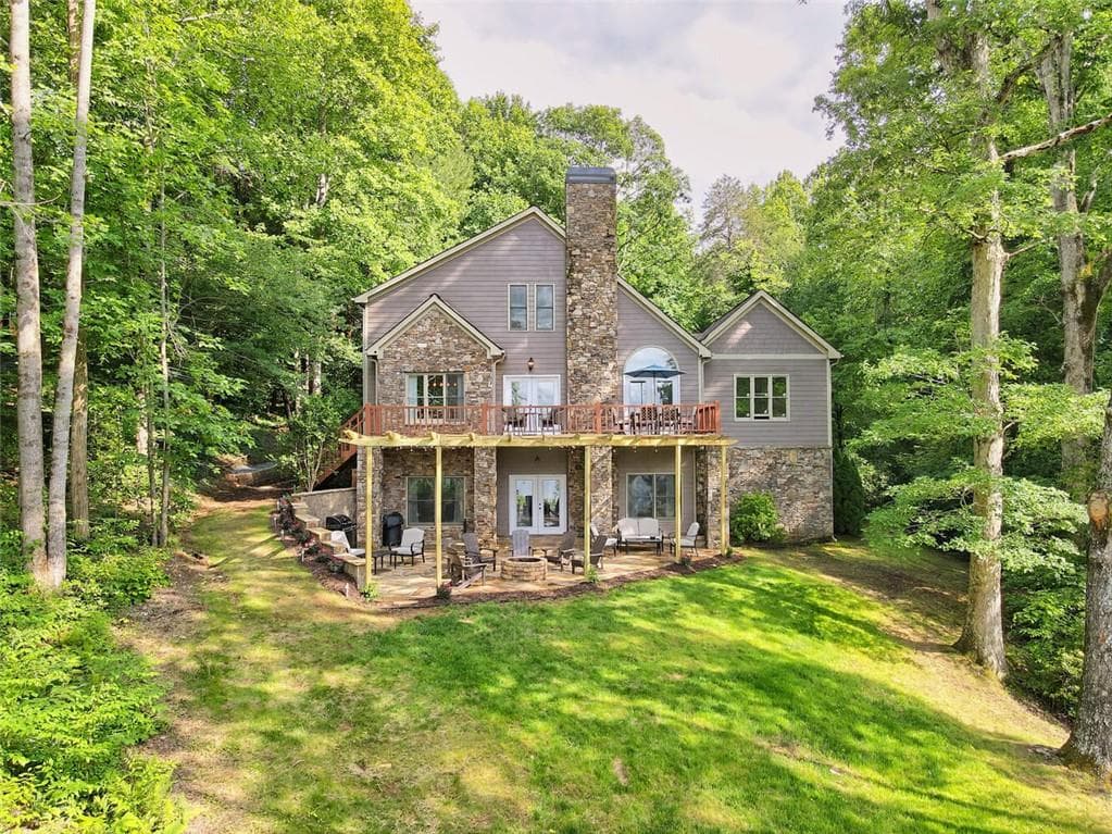 3 bedroom, 4 bathroom, 4,709 sq ft single family residence for rent at 1189 Sunnyside Road, Hiawassee, GA 30546 for $5,000 a month — photo 7