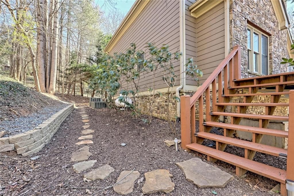 3 bedroom, 4 bathroom, 4,709 sq ft single family residence for rent at 1189 Sunnyside Road, Hiawassee, GA 30546 for $5,000 a month — photo 10