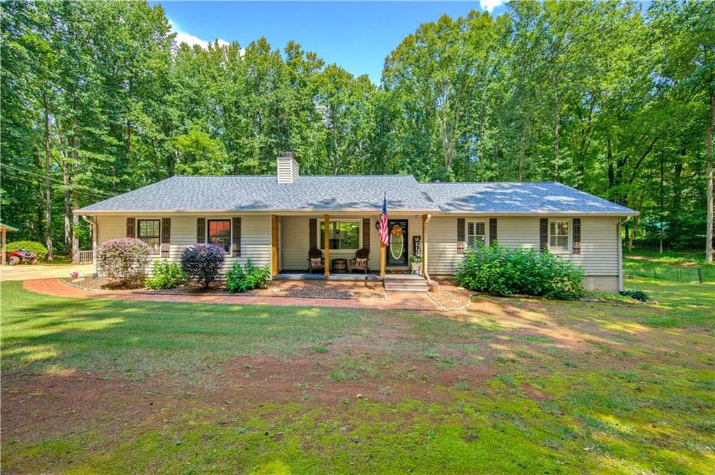 3 bedroom, 2 bathroom, 1,700 sq ft single family residence for sale at 3744 Tanners Mill Road, Gainesville, GA 30507 — photo 2