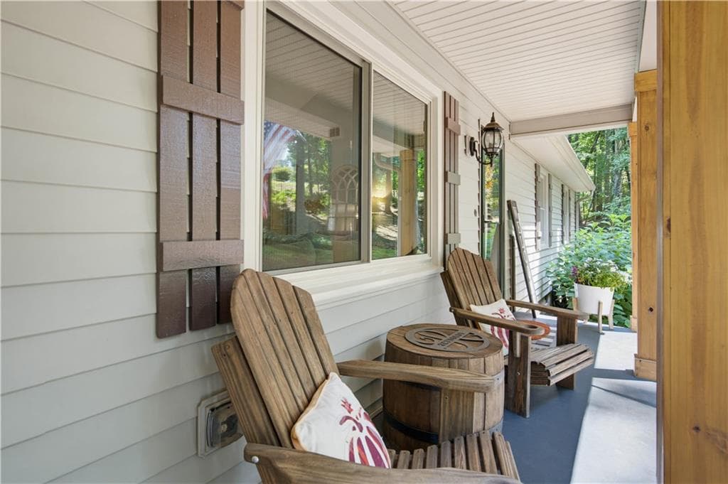 3 bedroom, 2 bathroom, 1,700 sq ft single family residence for sale at 3744 Tanners Mill Road, Gainesville, GA 30507 — photo 4