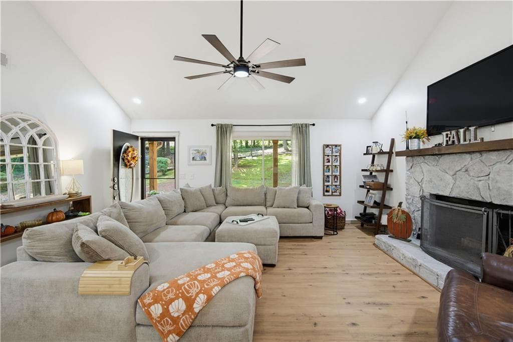 3 bedroom, 2 bathroom, 1,700 sq ft single family residence for sale at 3744 Tanners Mill Road, Gainesville, GA 30507 — photo 7