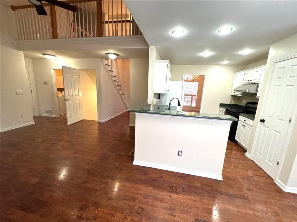 7 bedroom, 4 bathroom, 2,285 sq ft single family residence for sale at 2128 CUMBERLAND Creek, Marietta, GA 30008 — photo 7