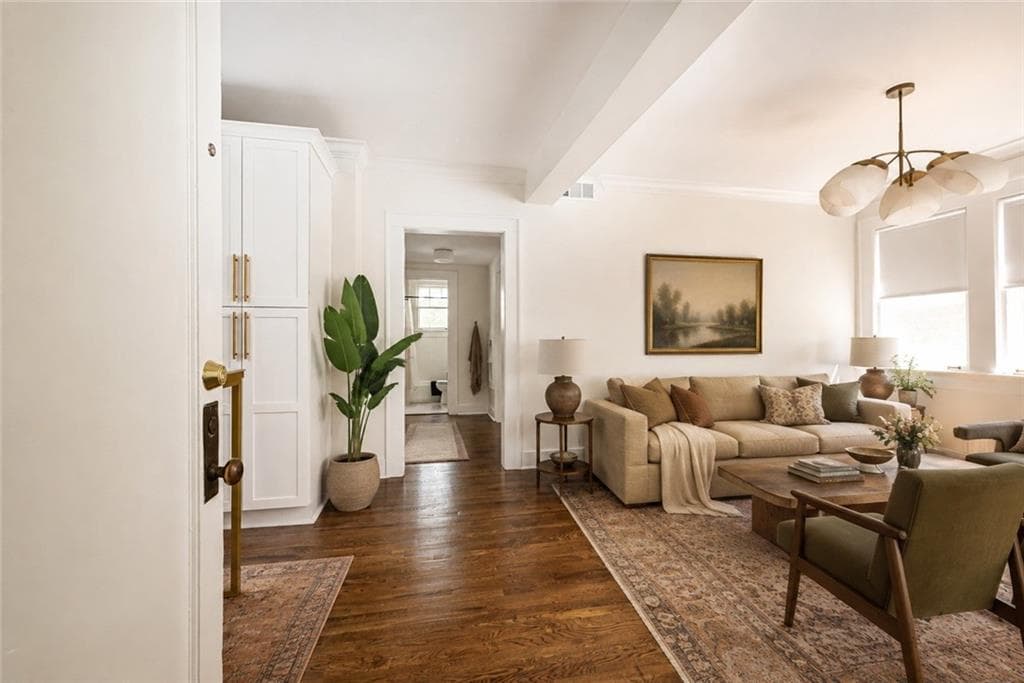 2 bedroom, 2 bathroom, 960 sq ft condominium for sale at 423 Clairemont Avenue 19, Decatur, GA 30030 — photo 5