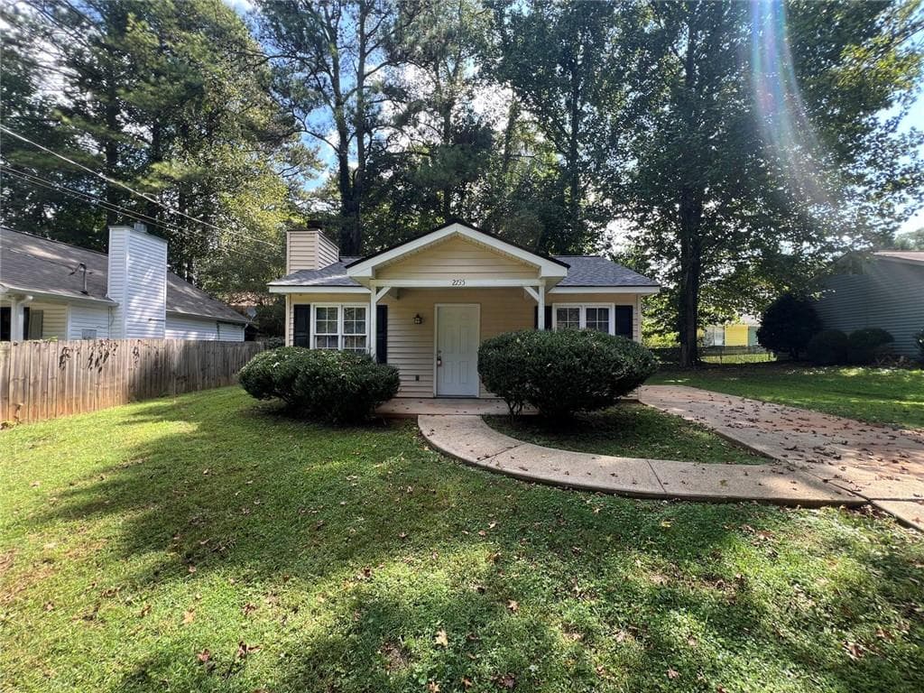 1 bedroom, 1 bathroom, 624 sq ft single family residence for rent at 2735 Fairlane Drive, Cumming, GA 30041 for $1,295 a month — photo 1 of 9