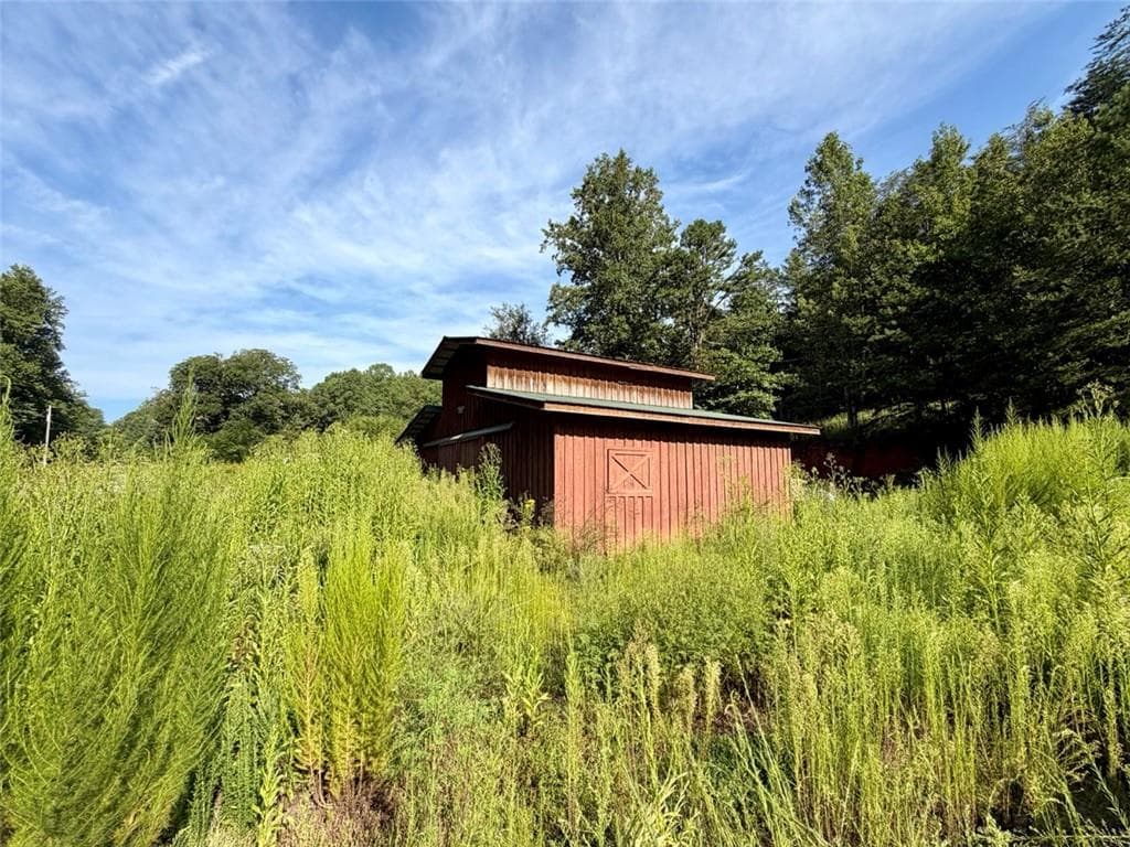 3 bedroom, 3 bathroom, 2,068 sq ft single family residence under contract at 1657 Nimblewill Gap Road, Dahlonega, GA 30533 — photo 2