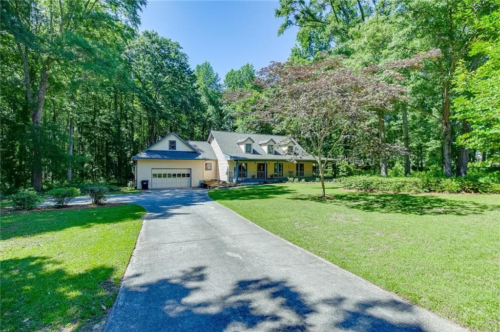 3 bedroom, 3 bathroom, 3,438 sq ft home for sale at 2720 Bay Ridge Drive, Loganville, GA