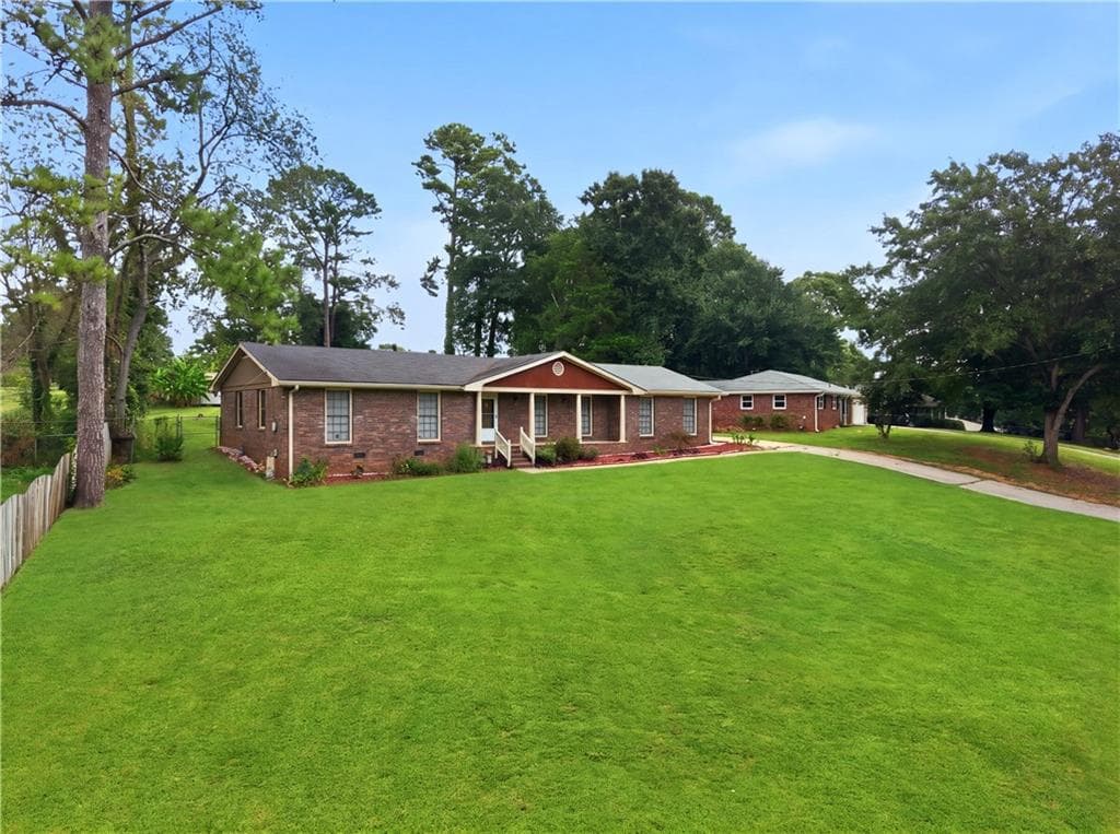 3 bedroom, 2 bathroom, 1,936 sq ft single family residence for sale at 2681 Kings Circle, Lawrenceville, GA 30044 — photo 2