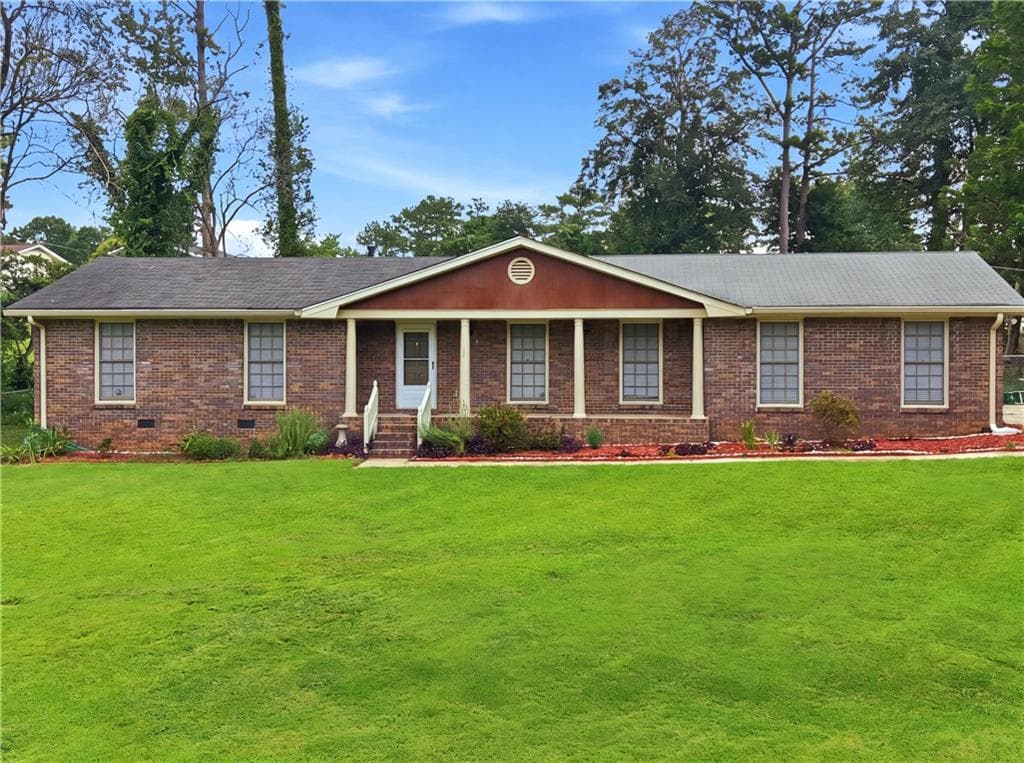 3 bedroom, 2 bathroom, 1,936 sq ft single family residence for sale at 2681 Kings Circle, Lawrenceville, GA 30044 — photo 3
