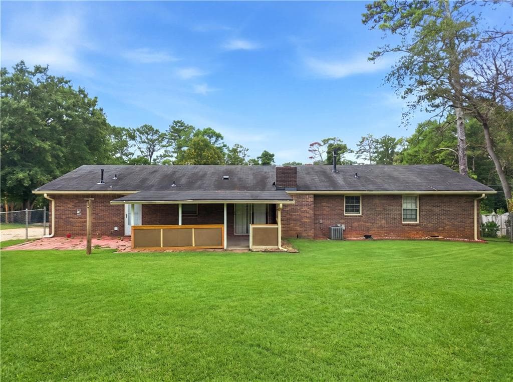3 bedroom, 2 bathroom, 1,936 sq ft single family residence for sale at 2681 Kings Circle, Lawrenceville, GA 30044 — photo 6